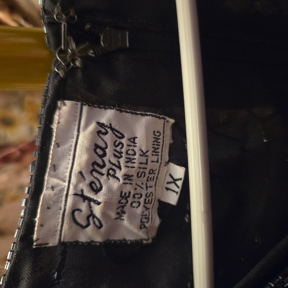 Beaded Silk top. Size 1X - Picture 2 of 3